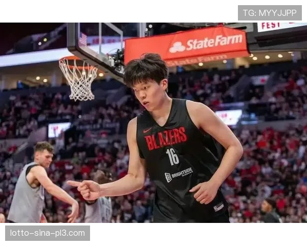 杨瀚森砍16分创生涯新高开拓者主帅赛后盛赞戏耍对手表现惊艳全场